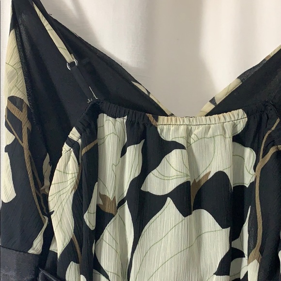 〰️ Flowy Floral Dress - Picture 4 of 6